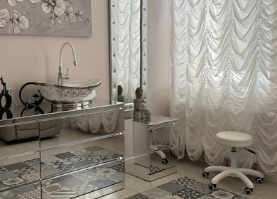 Elegant decor at Orchid Spa, Rīga, LV featuring a mirrored vanity and ornate basin.
