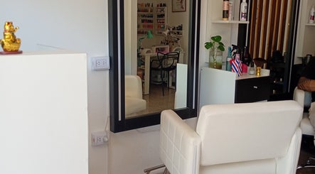 Interior acogedor de Bonitas Nails en Córdoba, Córdoba, AR con sillas elegantes y decoración moderna.