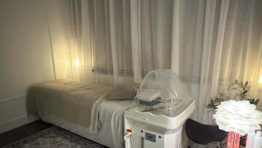 Relaxing treatment room at The Hairapist Chichester | HeadSpa & Extensions in Chichester, England, GB.