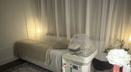Relaxing treatment room at The Hairapist Chichester | HeadSpa & Extensions in Chichester, England, GB.