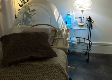 Relaxing spa room at The Hairapist Chichester | HeadSpa & Extensions in Chichester, England, GB.