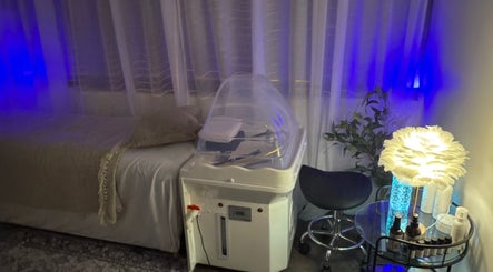 Relaxing spa room at The Hairapist Chichester | HeadSpa & Extensions, Chichester, England, GB with calming decor.