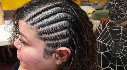 Intricate braids at Sach hair braiding Houston, TX, US showcasing artistic hairstyling.