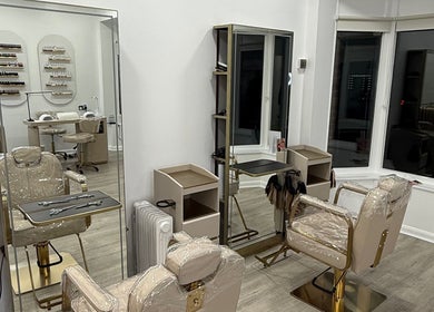 Sleek salon setup at Diva’s Beauty Studio in Hull, England, GB, featuring modern chairs and styling stations.