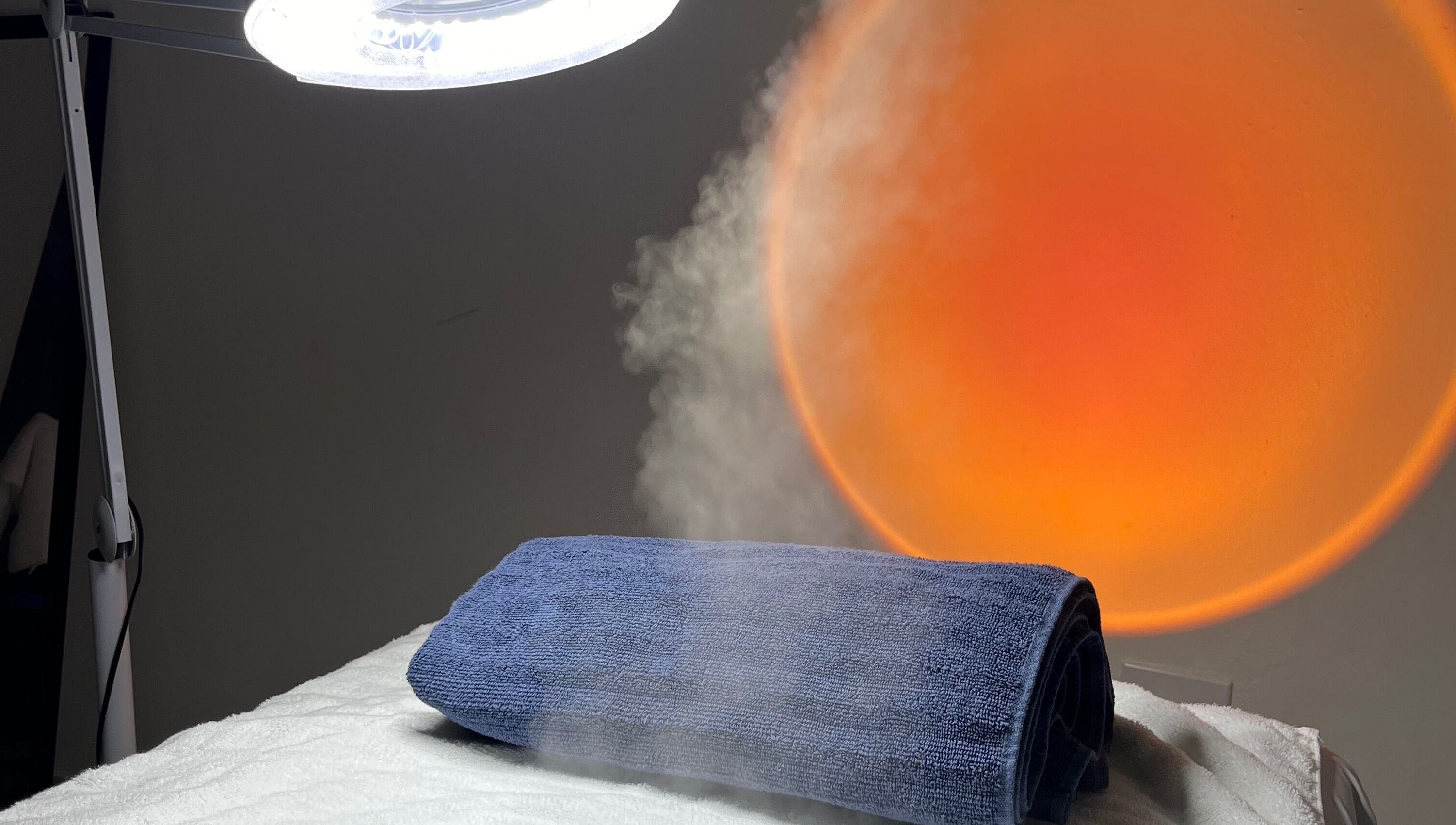 Relaxing spa scene with a warm light and towel at Rilassante Aesthetics in Bayamón, Bayamón, PR.