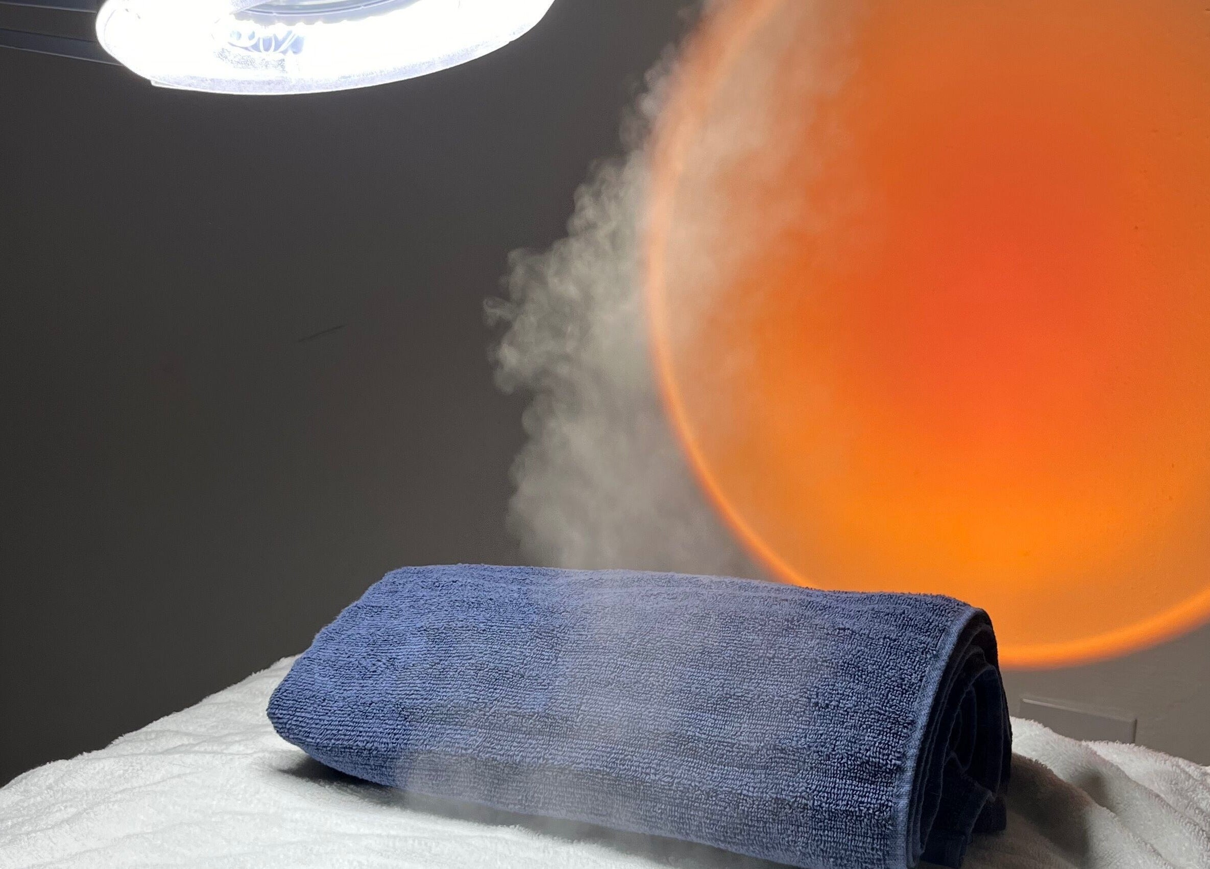 Relaxing spa scene with a warm light and towel at Rilassante Aesthetics in Bayamón, Bayamón, PR.