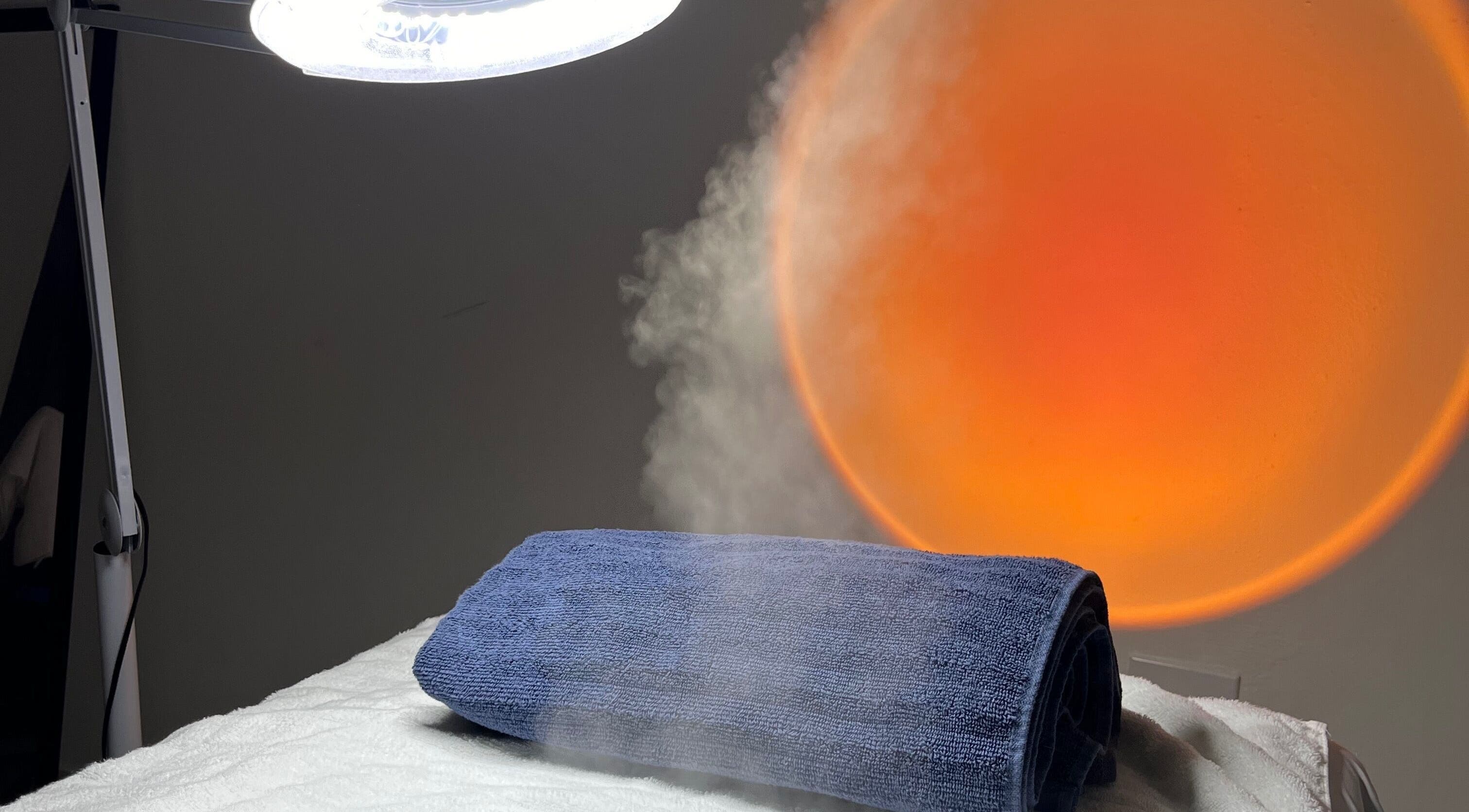 Relaxing spa scene with a warm light and towel at Rilassante Aesthetics in Bayamón, Bayamón, PR.