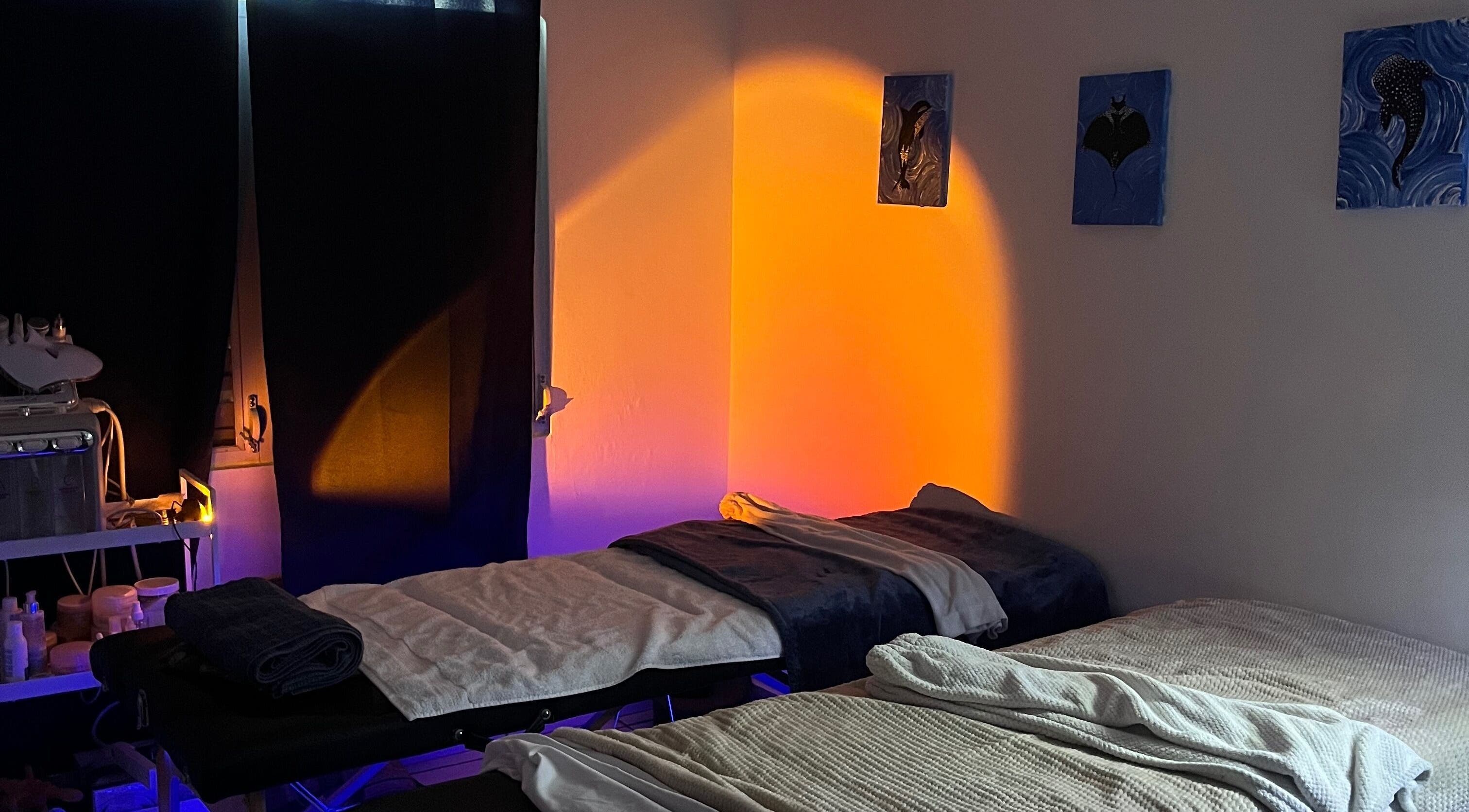 Massage room with tranquil lighting at Rilassante Aesthetics in Bayamón, Bayamón, PR. Relaxing ambiance.