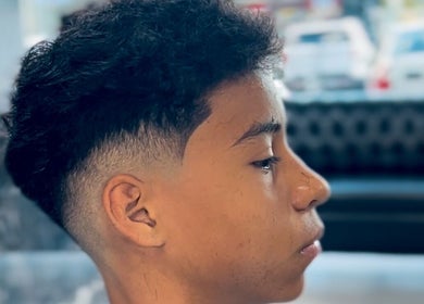 Corte juvenil en Barber shop Villarreal, García, Nuevo León, MX. Perfecto para el verano.