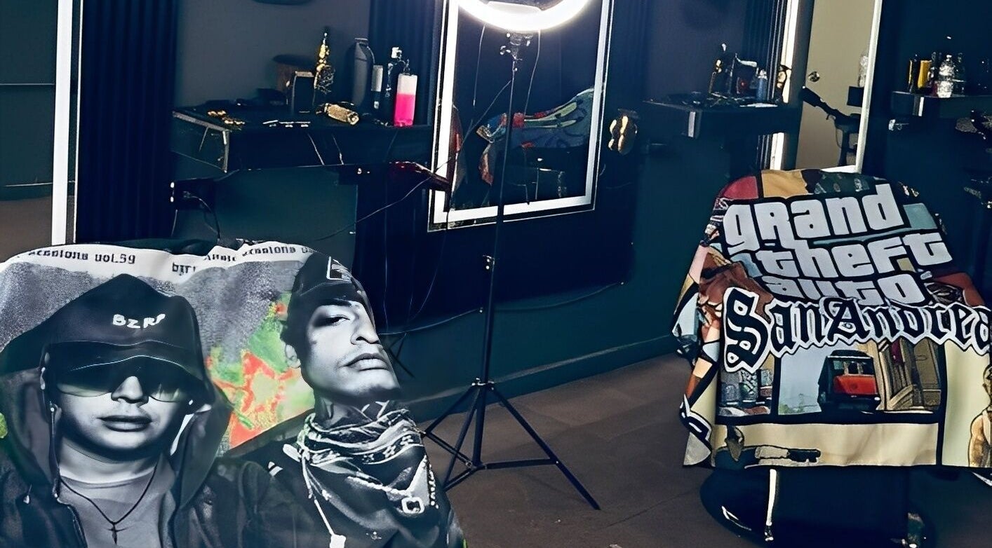 Sillas con cobertores modernos en Barber shop Villarreal, García, Nuevo León, MX.