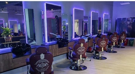 Salón moderno con iluminación LED en mbh, barranquilla, CO.