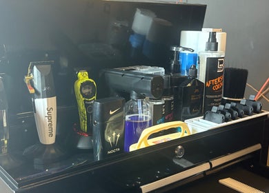 Set de herramientas de barbería premium en Yery’s Barber, Villalbilla, Comunidad De Madrid, ES.