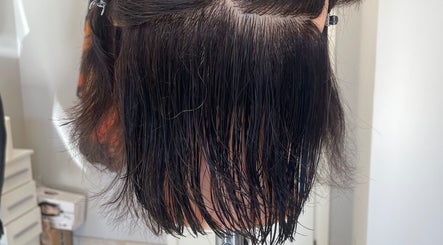 Taglio di capelli raffinato da Alessio D’Auria a Novi Ligure, Piemonte, IT, per un look moderno.