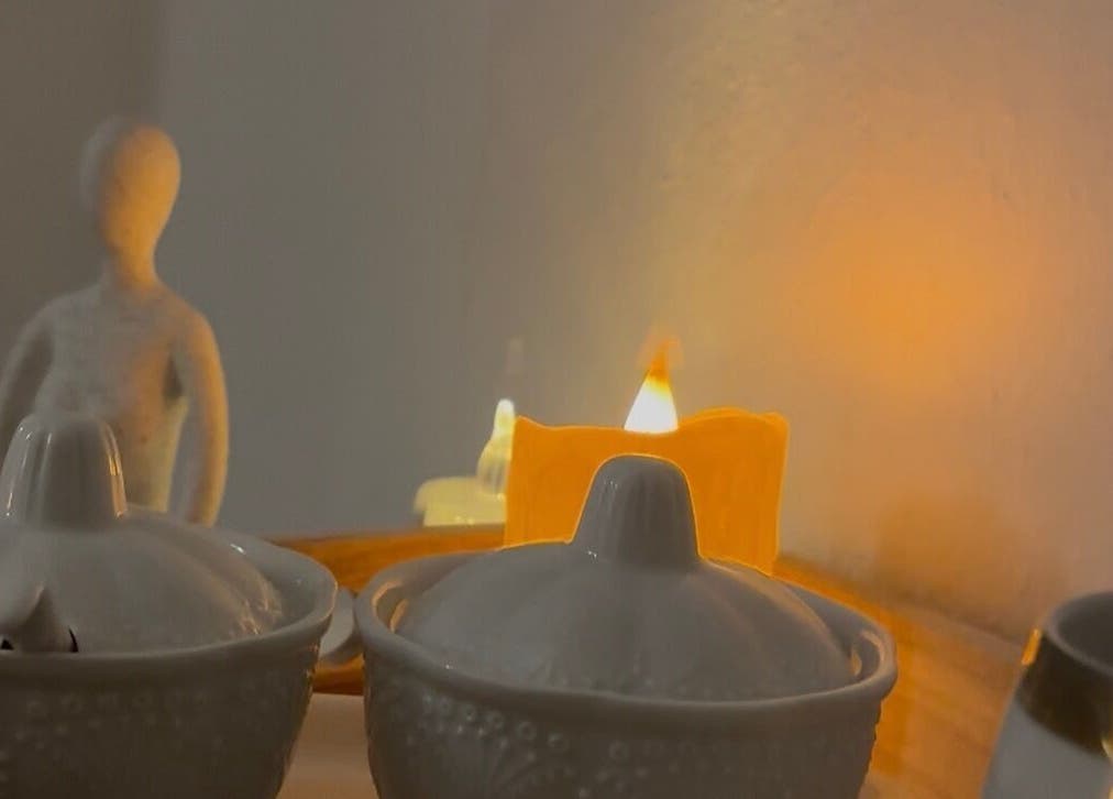 Calming candlelit setup at SAIAN BEAU SPA, La Vega, La Vega, DO, perfect for relaxation and wellness.
