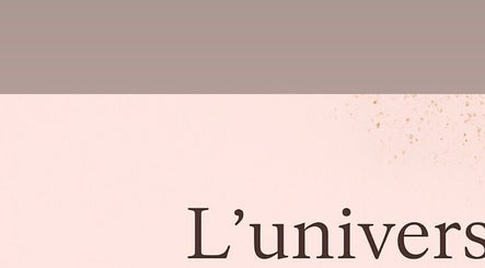 Logo de L’univers Des Ongles à Montreuil-sur-lozon, Normandie, FR sur fond beige élégant.