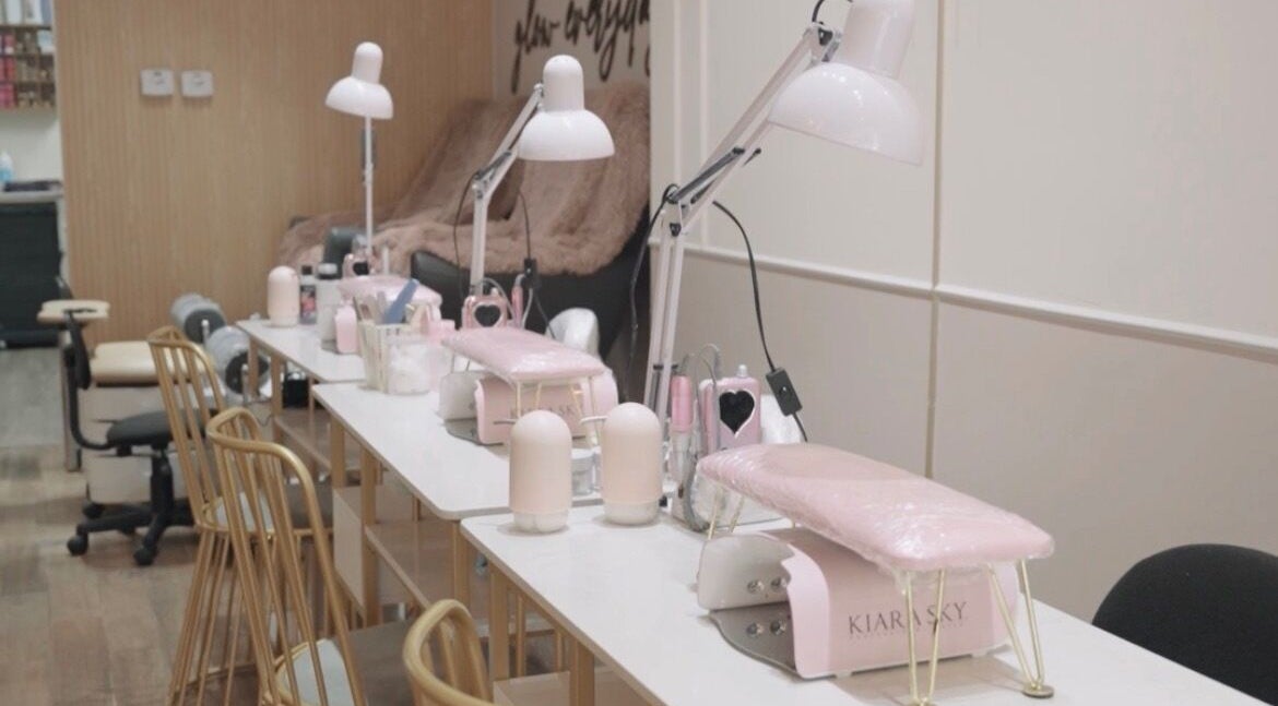 Elegantemente decorado, estación de manicura en Nail Spot Panama Pacifico, Provincia De Panamá Oeste, PA.