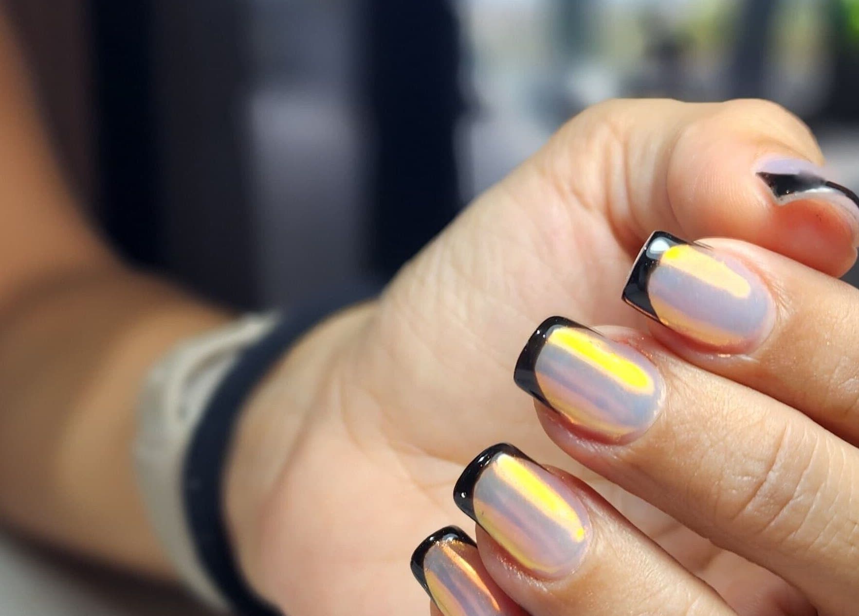 Diseño de uñas iridiscentes en Nail Spot Brisas Norte, Panamá, Provincia De Panamá, PA.