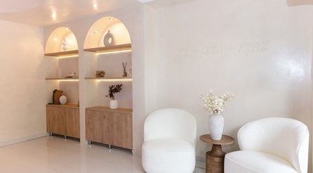 Elegant beige seating area at Sculpt Lab, Bedfordview, Gauteng, ZA with stylish decor and cozy ambiance.