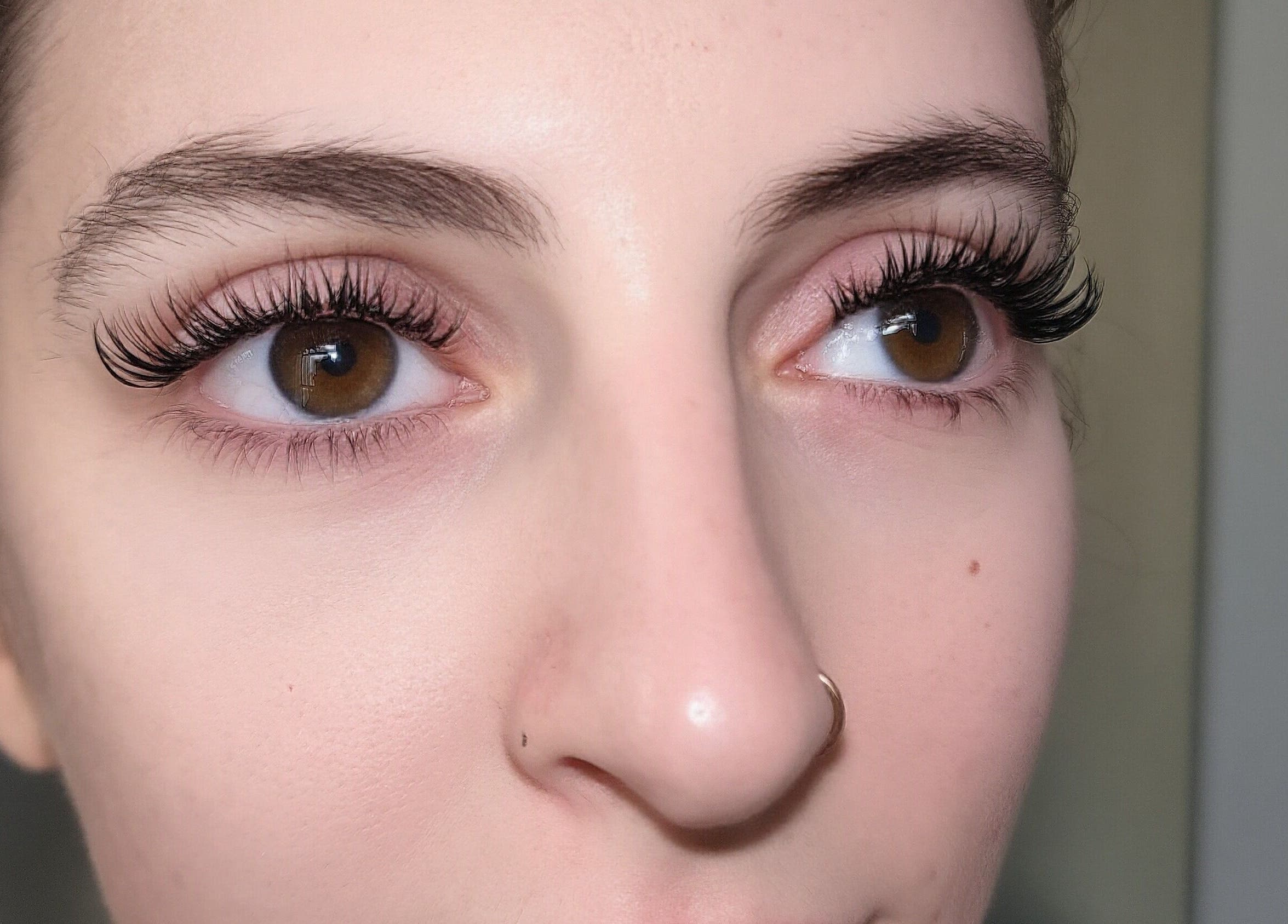 Extensões de cílios em GioSerai Lash, Birkirkara, MT, mostrando cílios volumosos.