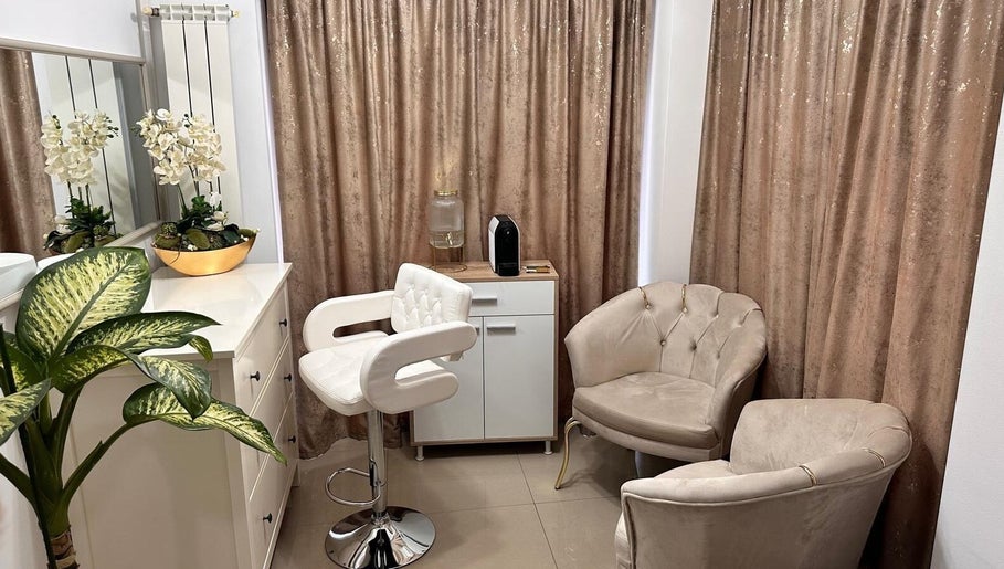 Chic interior of Look At Me Beauty Salon in Giroc, Județul Timiș, RO with plush chairs and stylish decor.