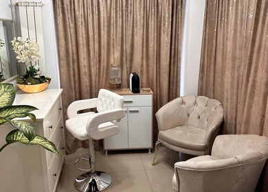 Chic interior of Look At Me Beauty Salon in Giroc, Județul Timiș, RO with plush chairs and stylish decor.