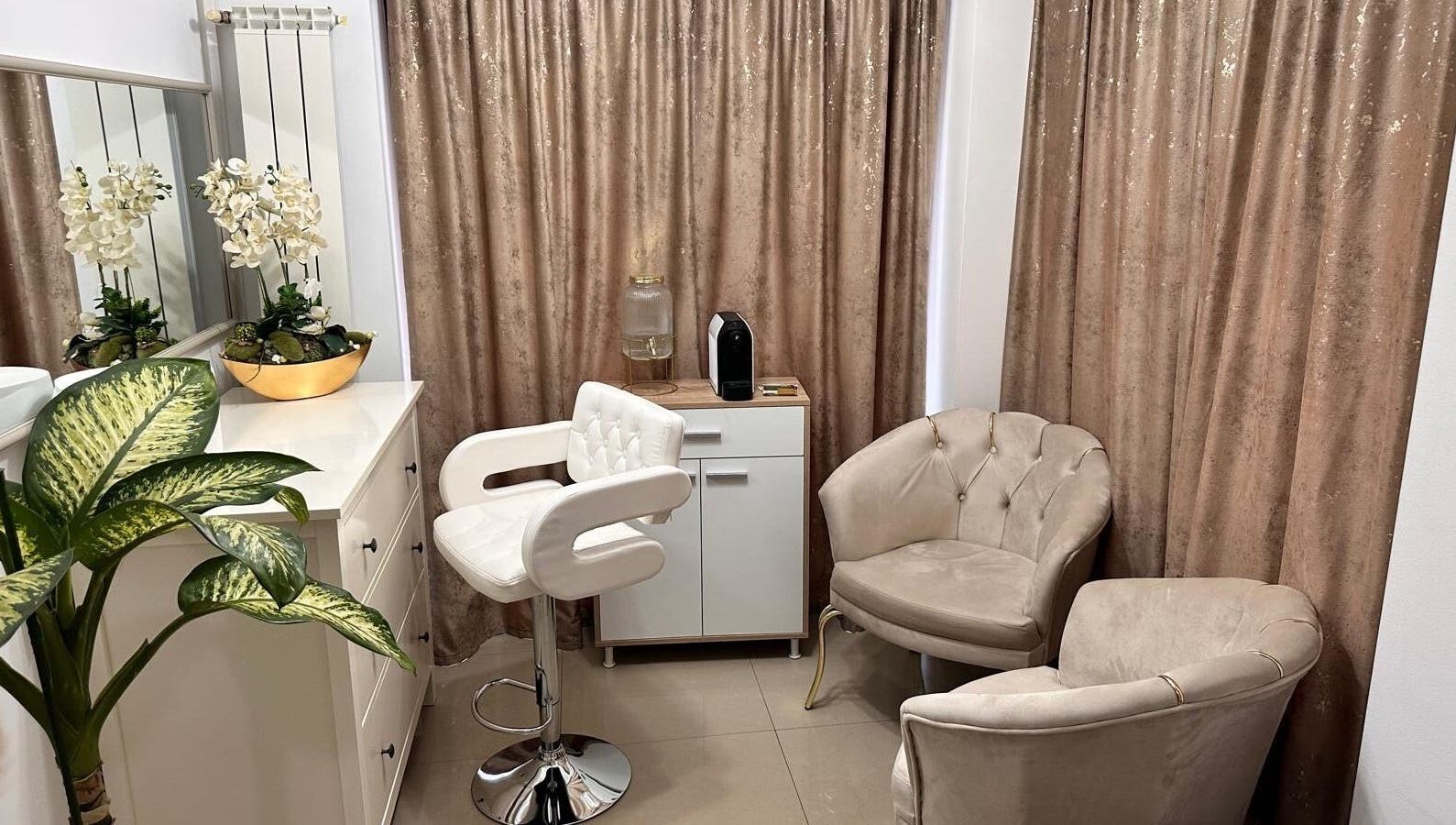 Luxurious seating area at Look At Me Beauty Salon, Giroc, Județul Timiș, RO with plush chairs and decor.