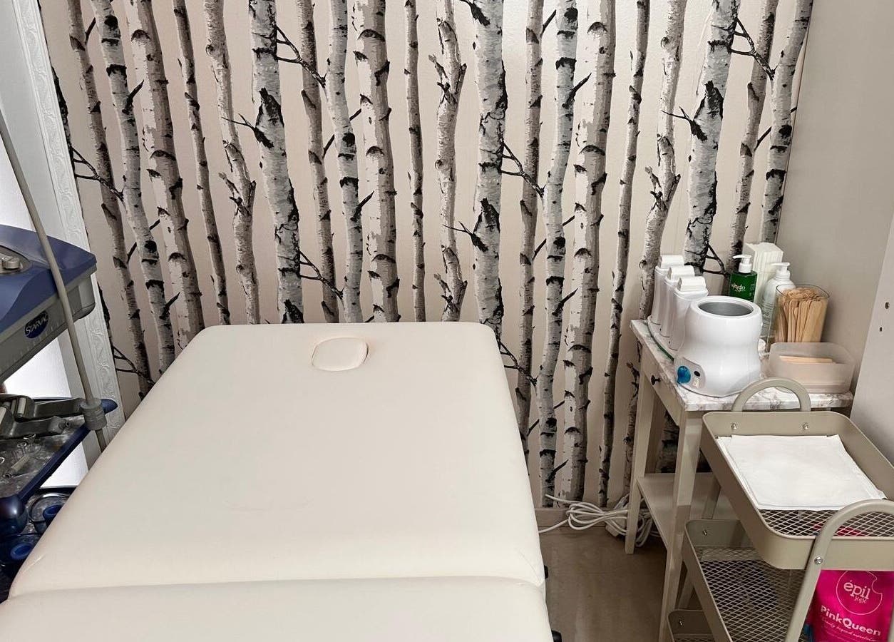 Relaxing treatment room at Look At Me Beauty Salon in Giroc, Județul Timiș, RO with a serene setup.