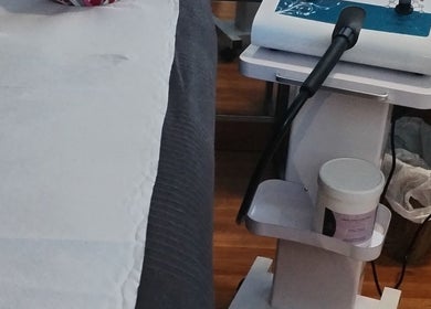 Appareil moderne pour soins esthétiques chez Les Femmes D'abord, Paris, Île-de-France, FR.