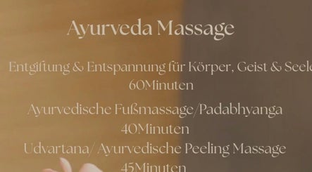 Ayurveda Massageschild bei InnerLuna, Stuttgart, Baden-Württemberg, DE mit Wellnessangeboten.