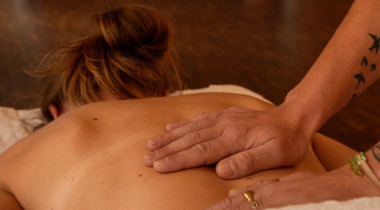 Massage bei InnerLuna in Stuttgart, Baden-Württemberg, DE. Entspannung und Wohlbefinden garantiert.