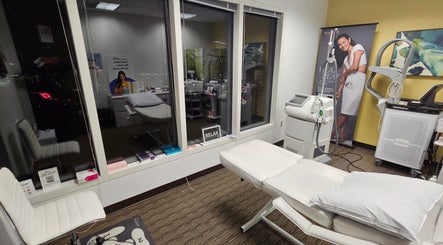 Relaxing treatment room at Body Sculpt Skin Laser, Vienna, Virginia, US, showcasing state-of-the-art equipment.