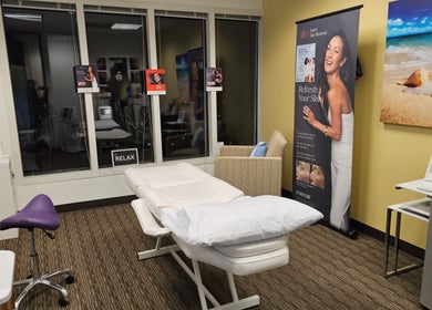 Relaxing treatment room at Body Sculpt Skin Laser in Vienna, Virginia, US with comfortable seating and beach decor.