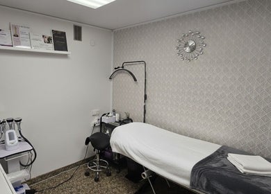 Šiuolaikiškai įrengta grožio kabina KriS – Permanent & Beauty, Vilnius, Vilniaus Apskritis, LT.