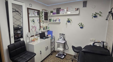 KriS – Permanent & Beauty salonas Vilnius, Vilniaus Apskritis, LT, elegantiškai įrengtas su moderniais prietaisais.