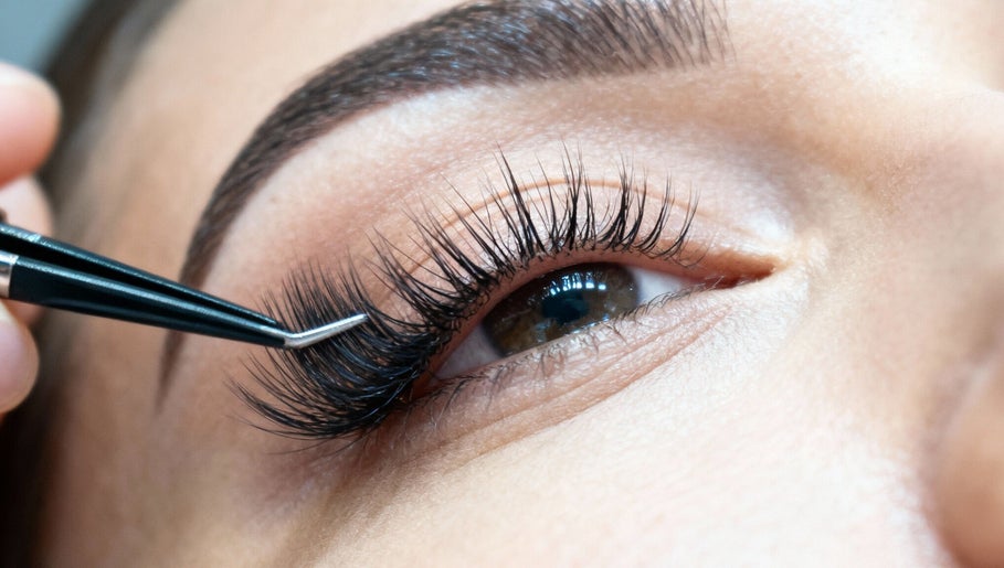 Extension de cils réalisée chez HETCHBEAUTY à Sainte-Maxime, Provence-Alpes-Côte d'Azur, FR.