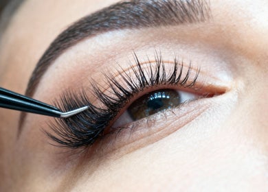 Extension de cils réalisée chez HETCHBEAUTY à Sainte-Maxime, Provence-Alpes-Côte d'Azur, FR.