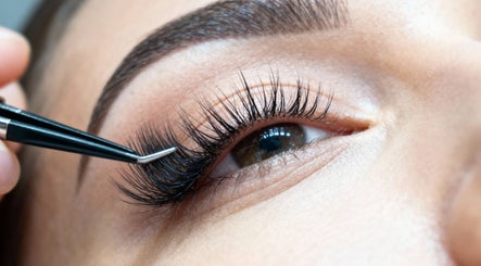 Extension de cils réalisée chez HETCHBEAUTY à Sainte-Maxime, Provence-Alpes-Côte d'Azur, FR.
