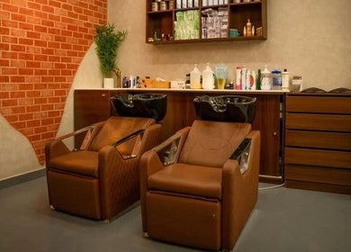 Luxurious wash area at شارب لوك Sharp Look in Riyadh, Riyadh Province, SA. Comfortable seating and modern design.