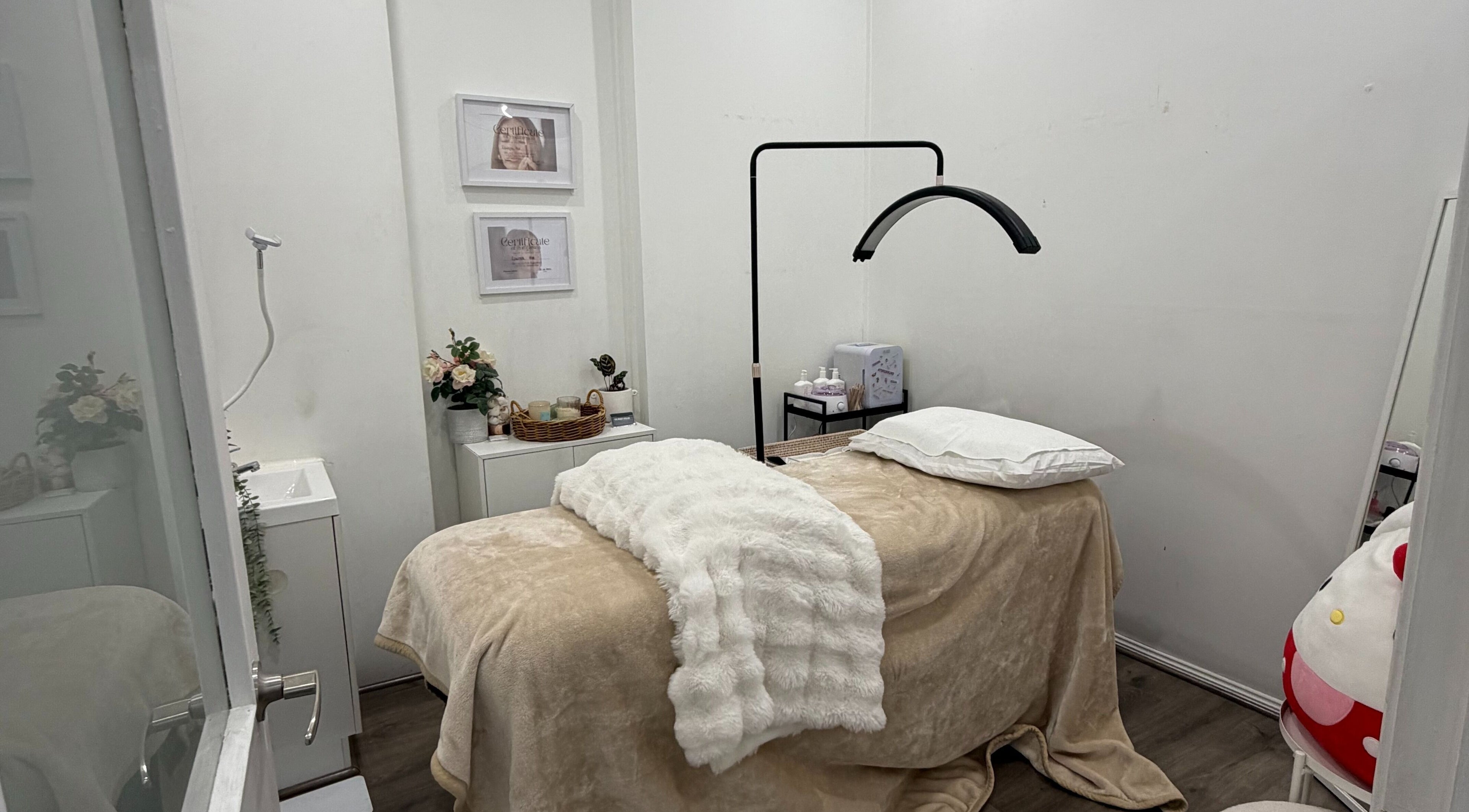 Relaxing treatment room at The Beauty Atelier in Melbourne, Victoria, AU for beauty and wellness sessions.