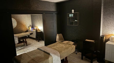 Relaxing massage room at Touch of Orient, Reading, England, GB, featuring calming decor and ambient lighting.