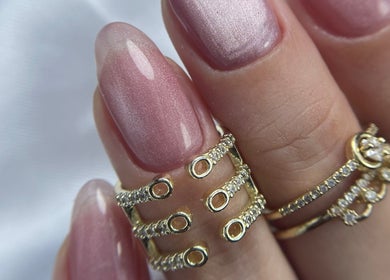 Elegant pink nails with gold rings at Renacer Nail Studio, Panamá, Provincia De Panamá, PA.