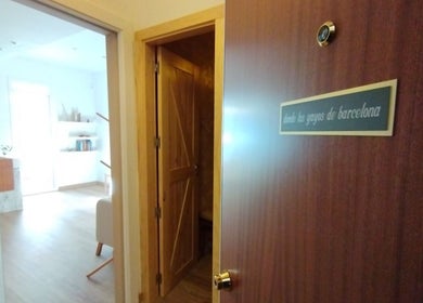 Entrada acogedora de 'donde los yayos de barcelona' en Barcelona, Catalunya, ES.
