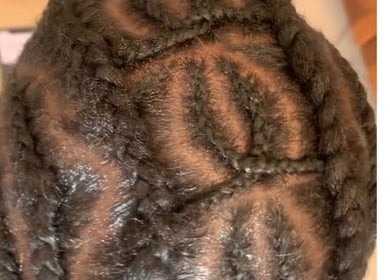 Trame africane realizzate da Braids chez mbene a Castel Mella, Lombardia, IT, con cura e precisione.