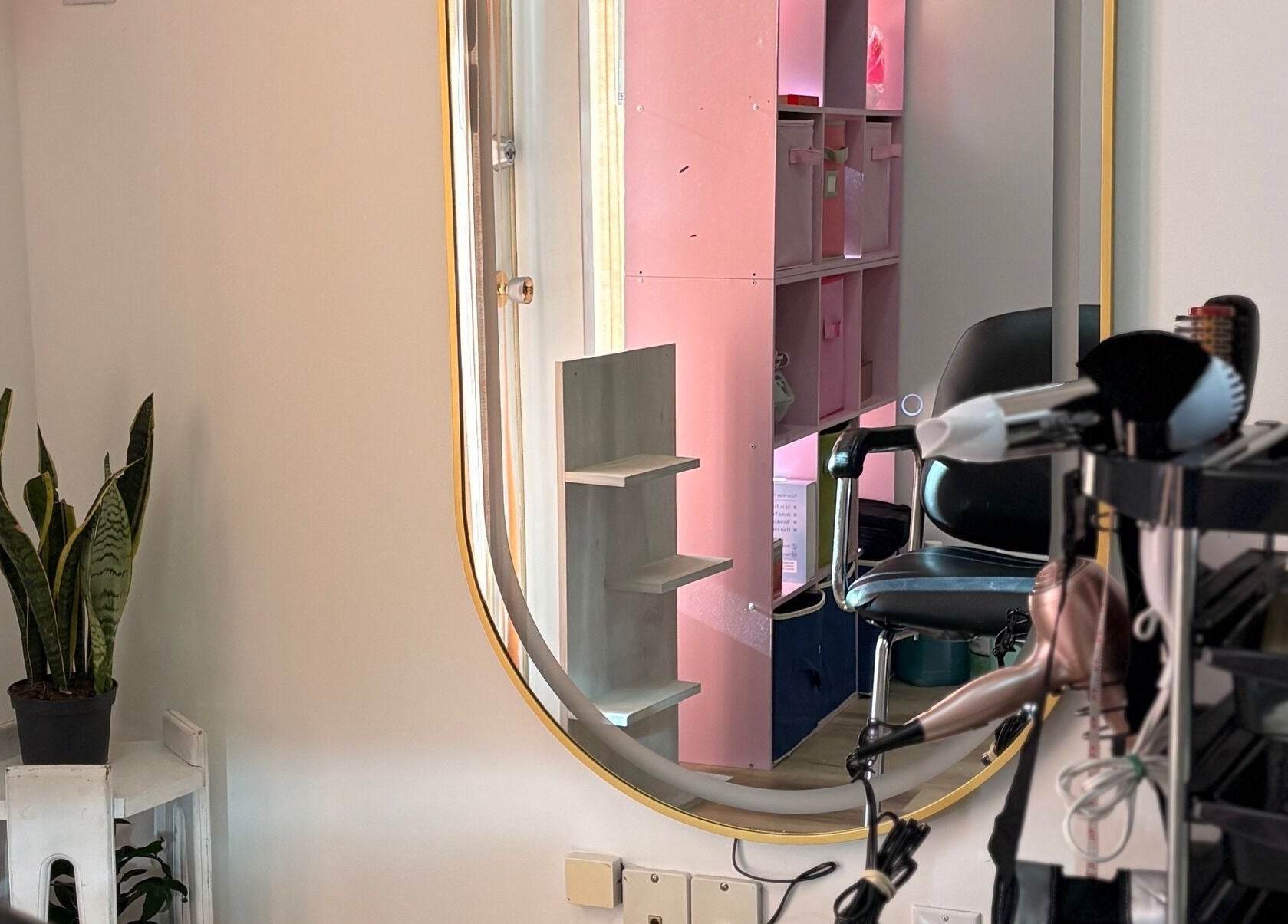 Modern styling station at FADIV salon de coiffure, Laval, Québec, CA with mirror and tools.