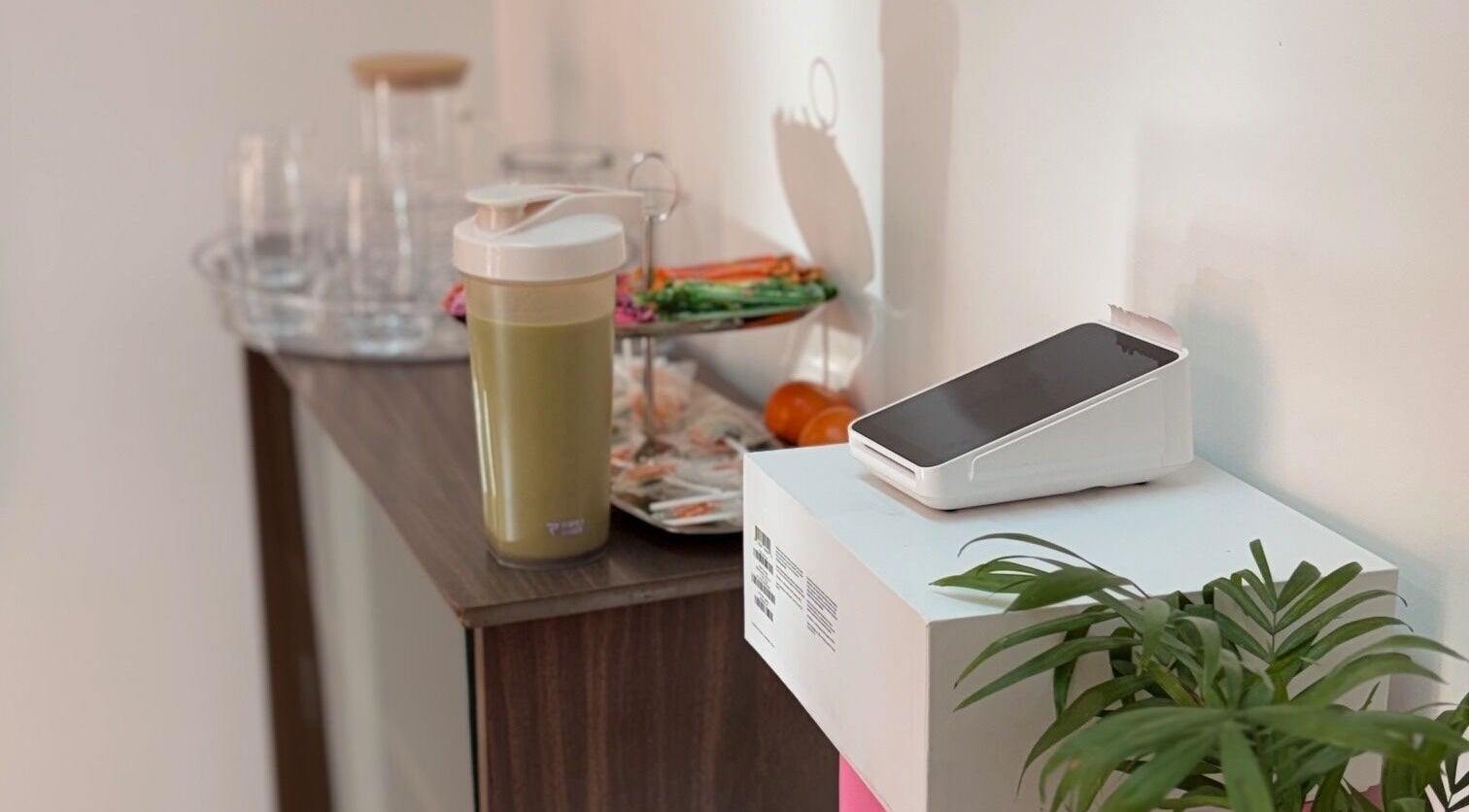 Relaxing refreshment area at FADIV salon de coiffure, Laval, Québec, CA, featuring a juice and snacks.