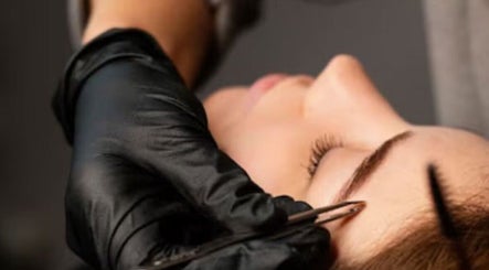 Eyebrow shaping at Lash & Brow Haven, Brisbane, Queensland, AU. Expert hands define perfect brows.