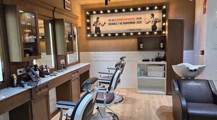 Interior de lujo en Carlos Conde CC Las Arenas, Las Palmas De Gran Canaria, Canarias, ES, con sillas modernas.