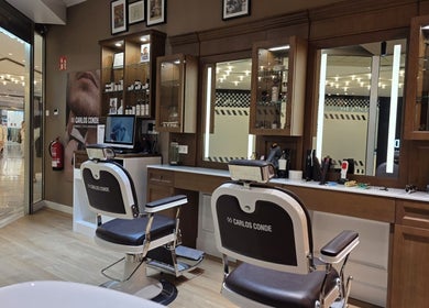 Interior de Carlos Conde CC Las Arenas, elegante barbería en Las Palmas De Gran Canaria, Canarias, ES.