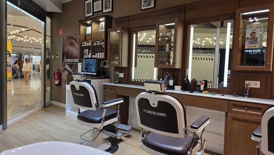 Interior elegante de Carlos Conde CC Las Arenas en Las Palmas De Gran Canaria, Canarias, ES.