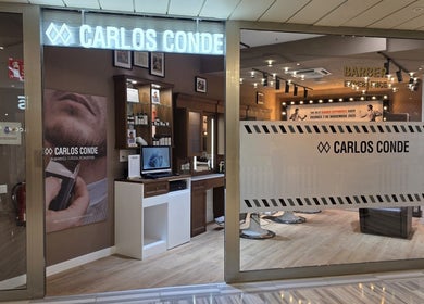 Entrada de Carlos Conde CC Las Arenas en Las Palmas De Gran Canaria, Canarias, ES, mostrando interior elegante.